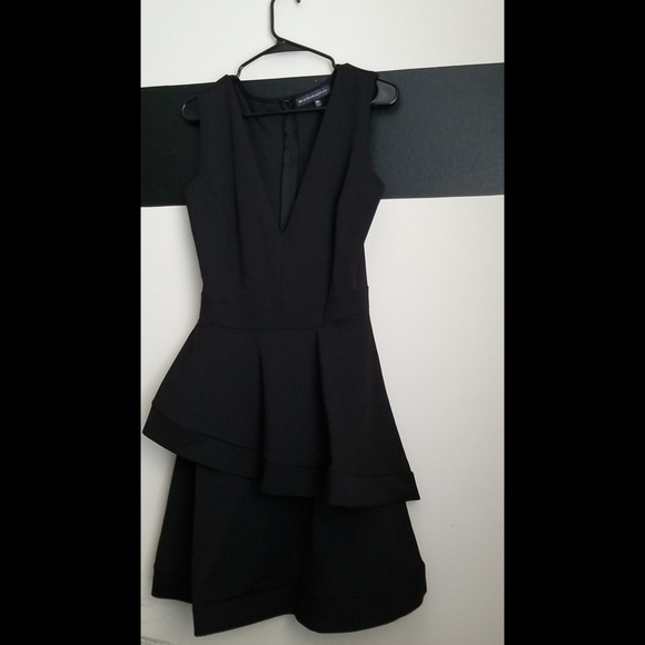 NEW LISTING!! BLACK V NECK RUFFLED HEM DRESS - Picture 5 of 11